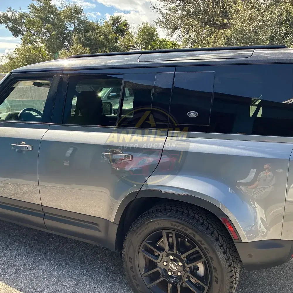 2021 Land Rover Defender 110 SE