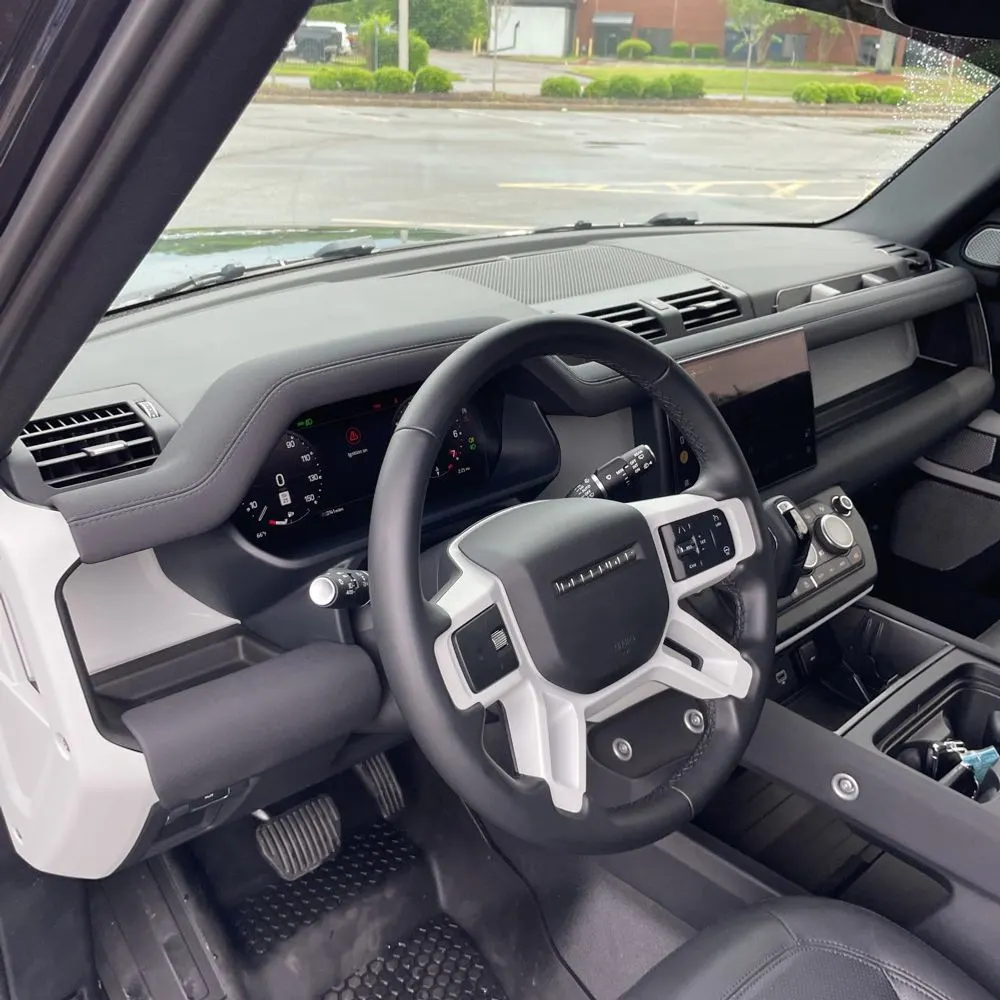 2023 Land Rover Defender 130 SE