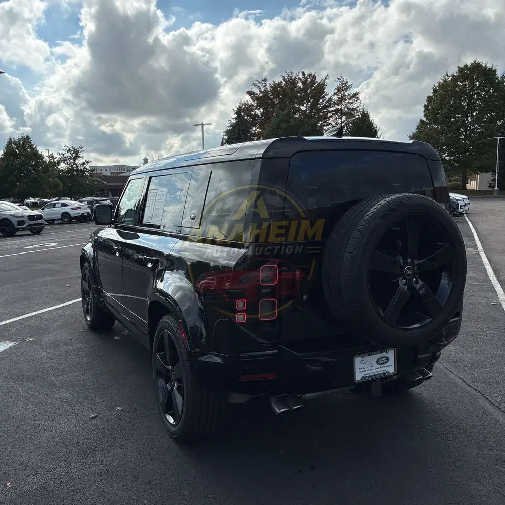 2023 Land Rover Defender 110 V8