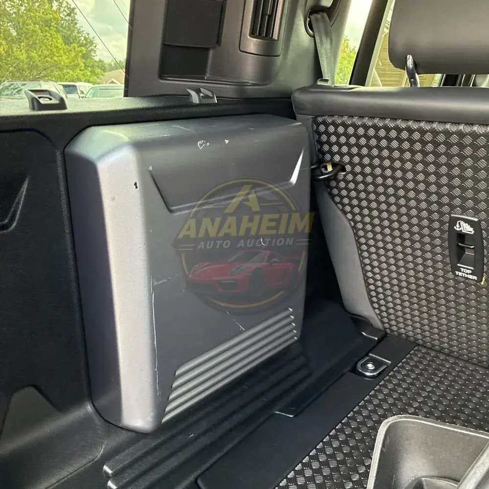 2023 Land Rover Defender 110 V8