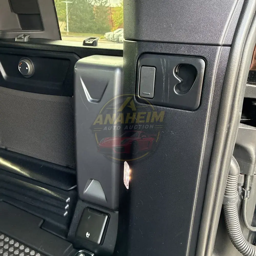 2023 Land Rover Defender 110 V8