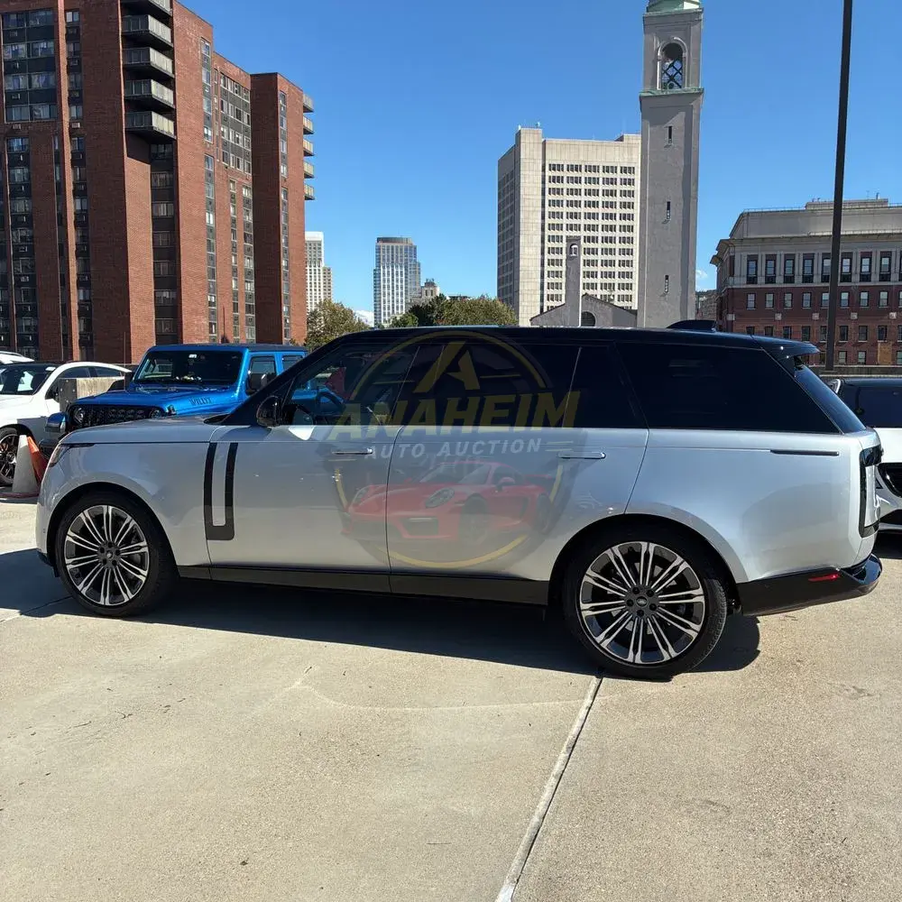 2023 Land Rover Range Rover P530 SE LWB