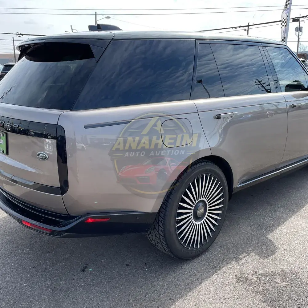 2023 Land Rover Range Rover P400 SE LWB