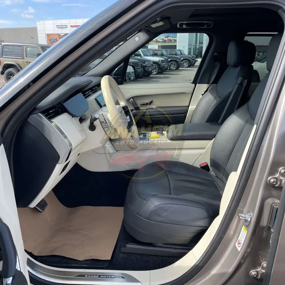 2023 Land Rover Range Rover P400 SE LWB