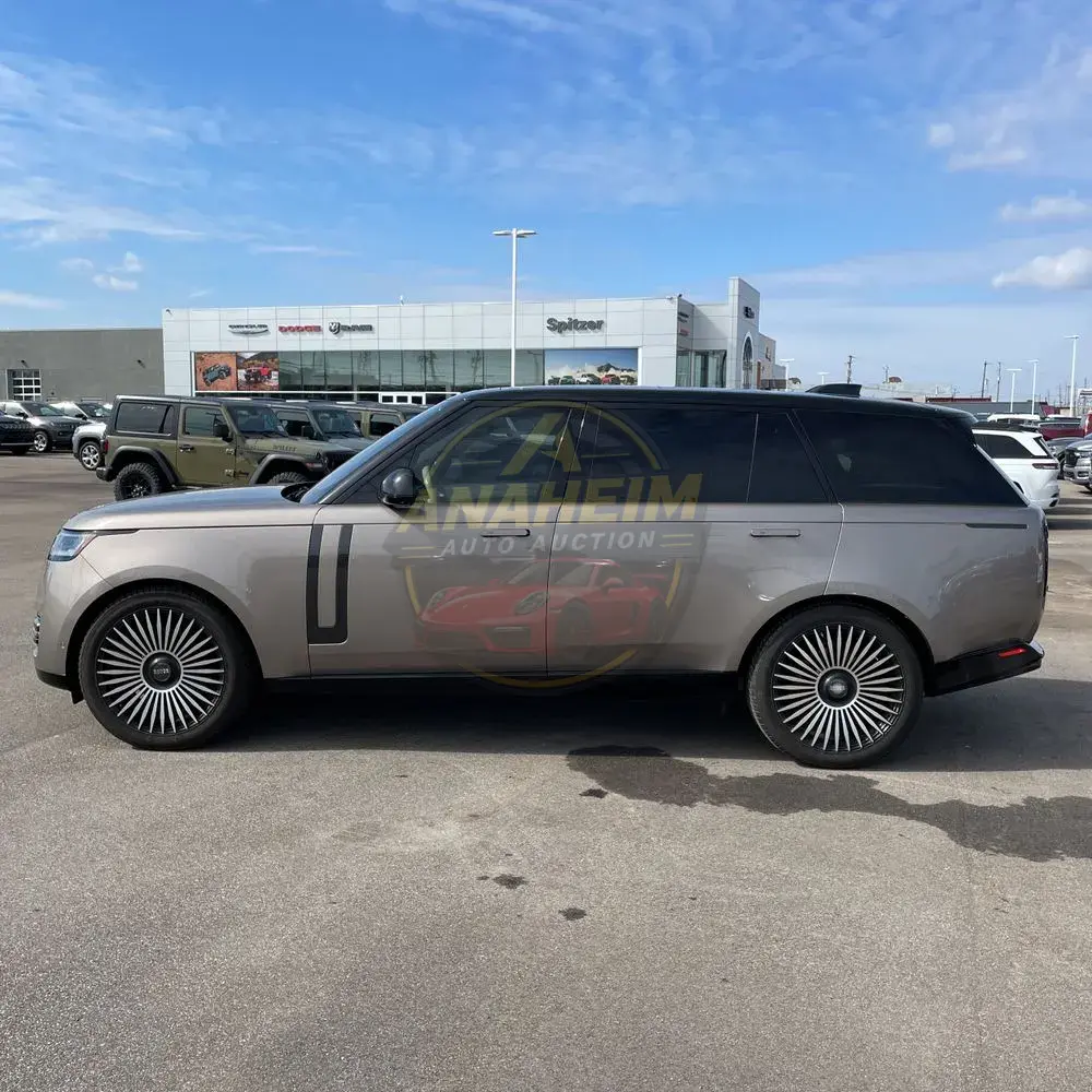 2023 Land Rover Range Rover P400 SE LWB