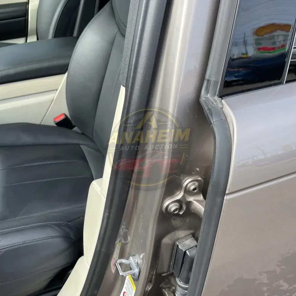 2023 Land Rover Range Rover P400 SE LWB