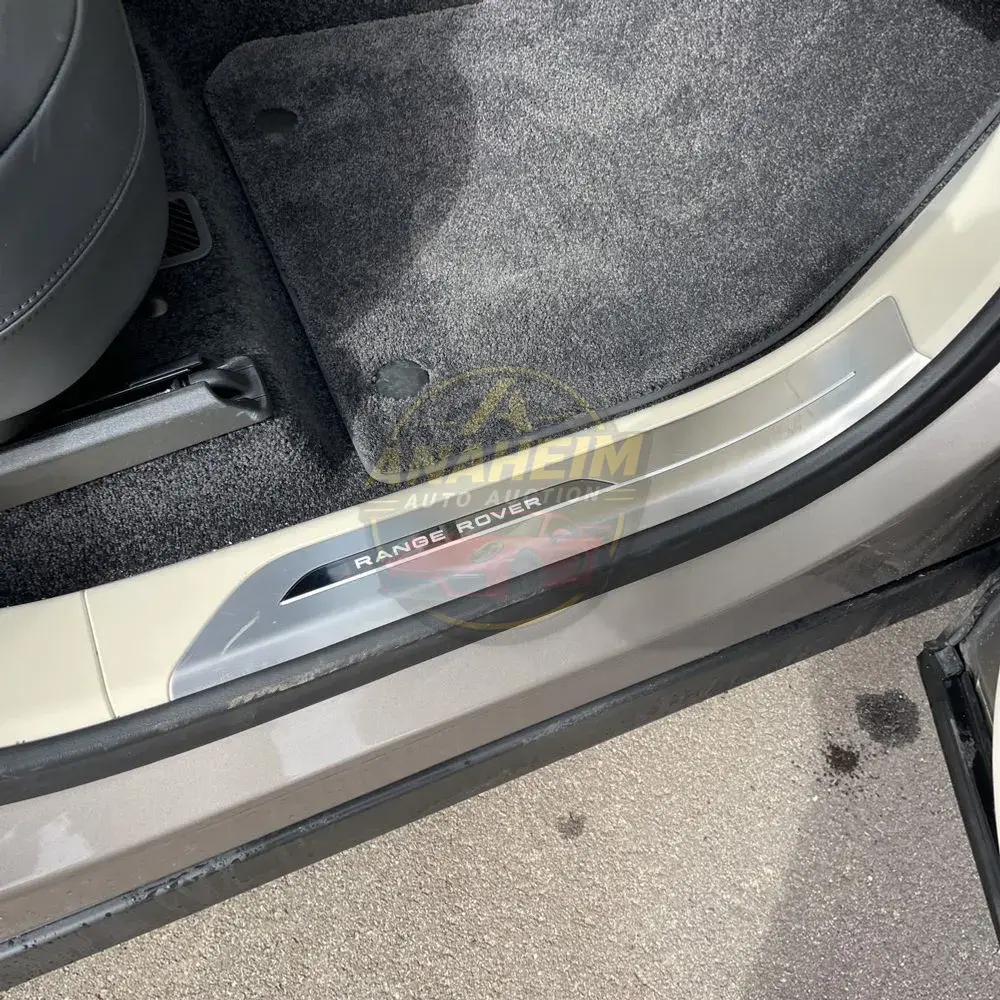2023 Land Rover Range Rover P400 SE LWB