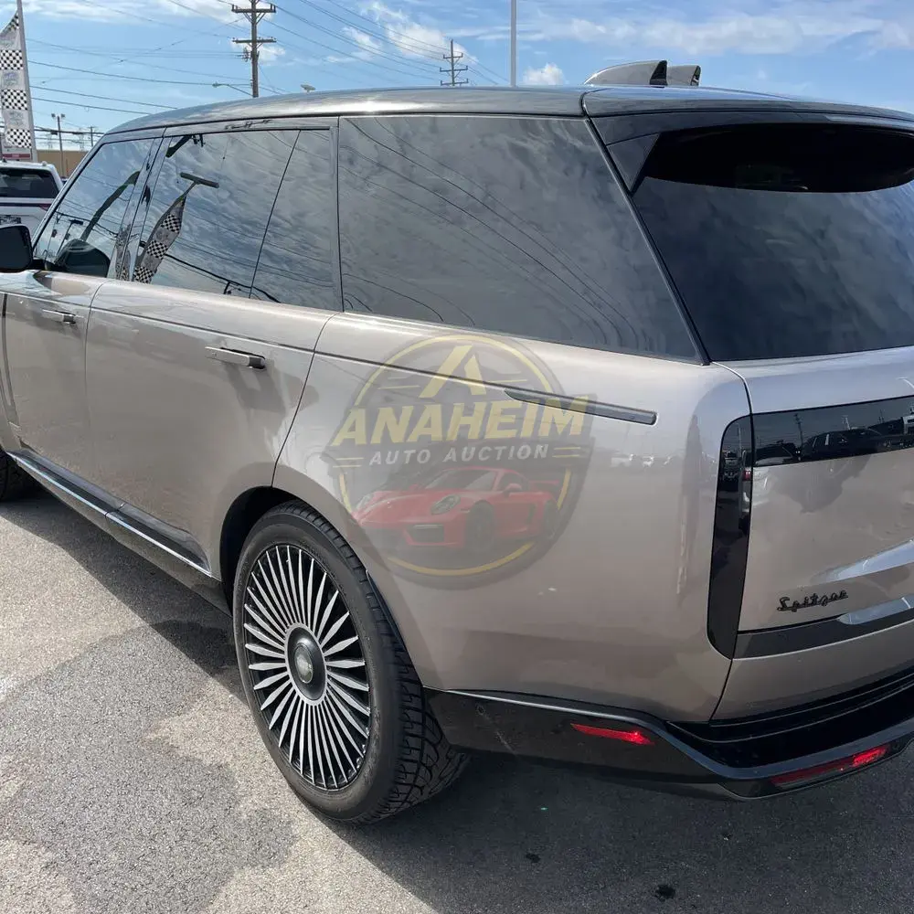 2023 Land Rover Range Rover P400 SE LWB