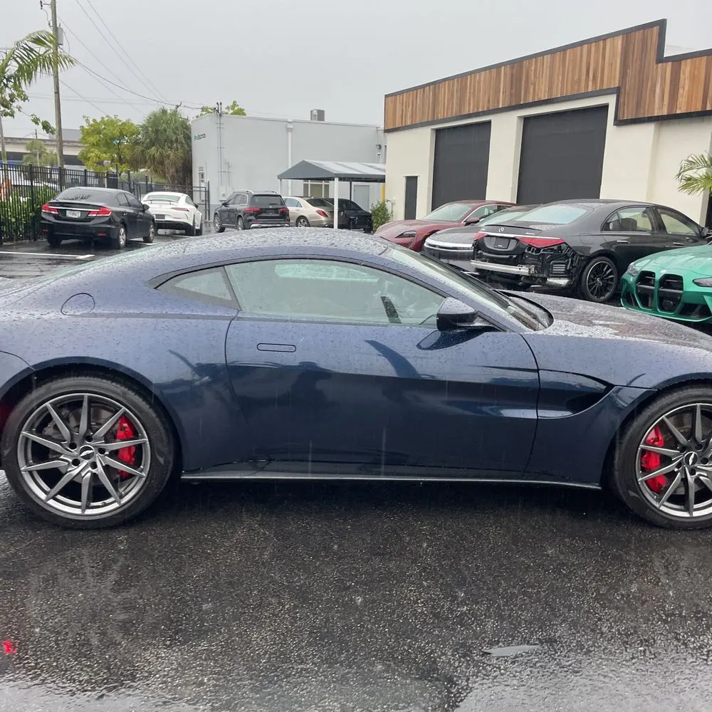 2020 Aston Martin Vantage Base