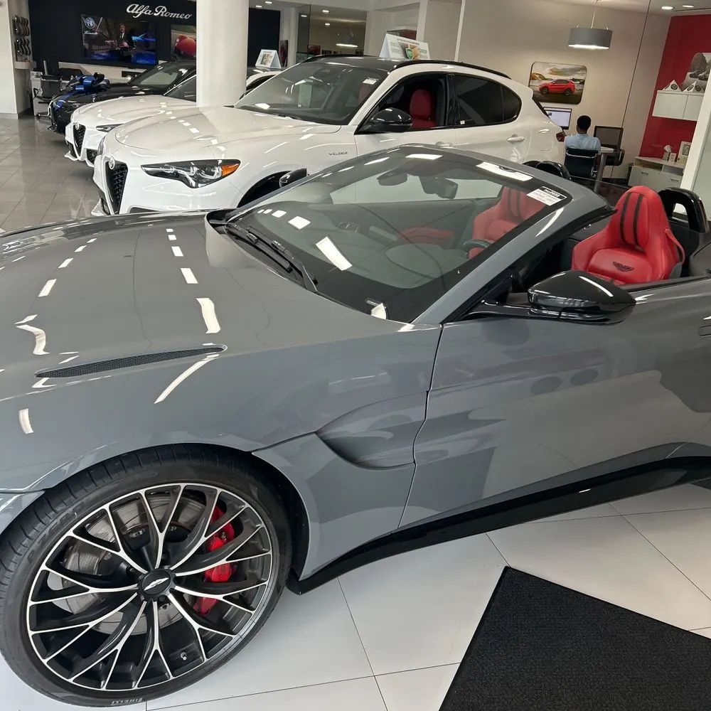 2022 Aston Martin Vantage Base