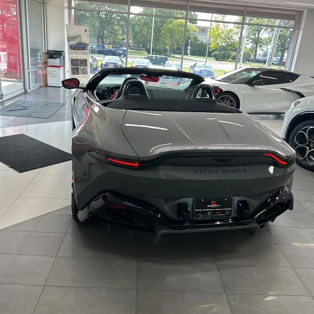 2022 Aston Martin Vantage Base
