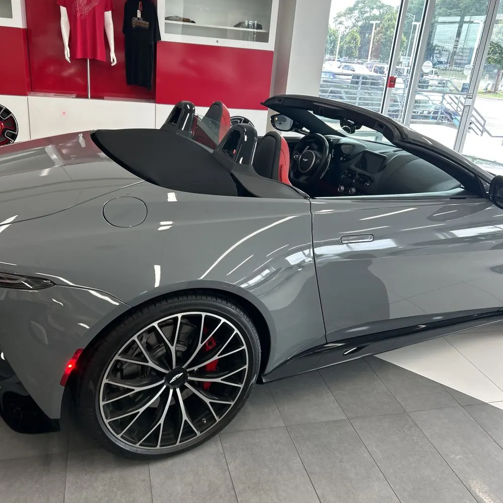 2022 Aston Martin Vantage Base