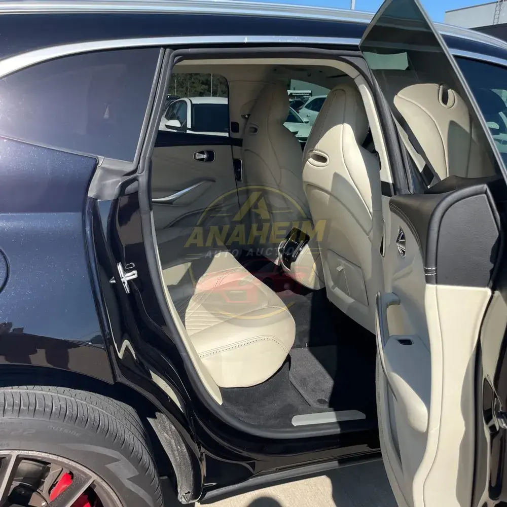2021 Aston Martin DBX Base