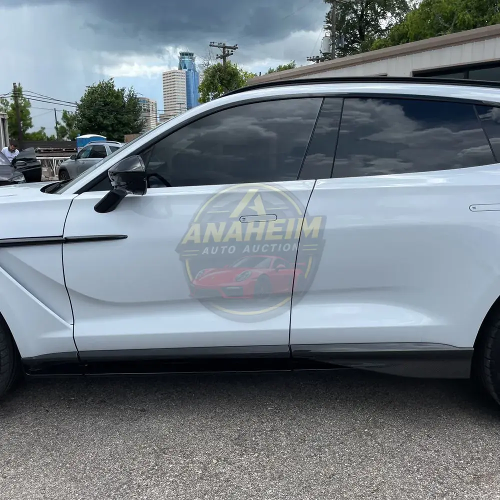 2023 Aston Martin DBX 707