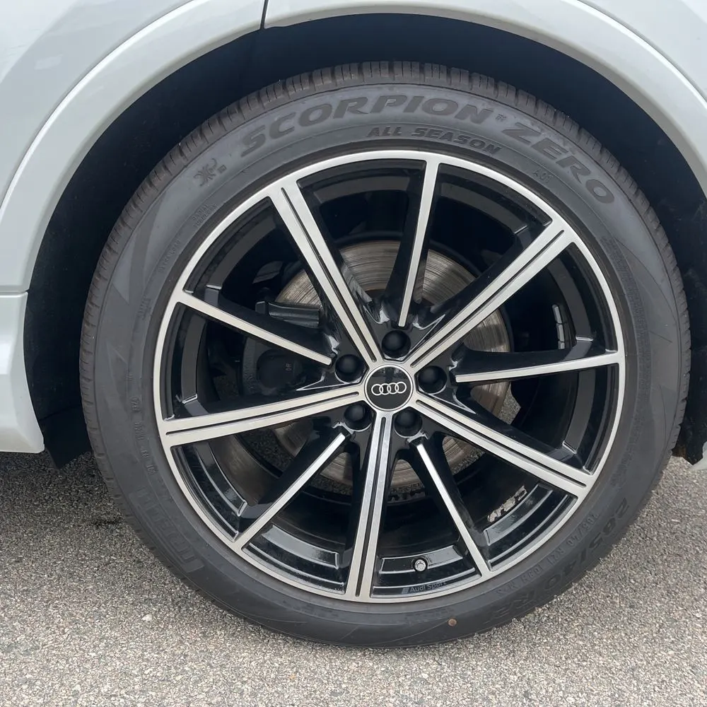 2023 Audi SQ7 Premium Plus