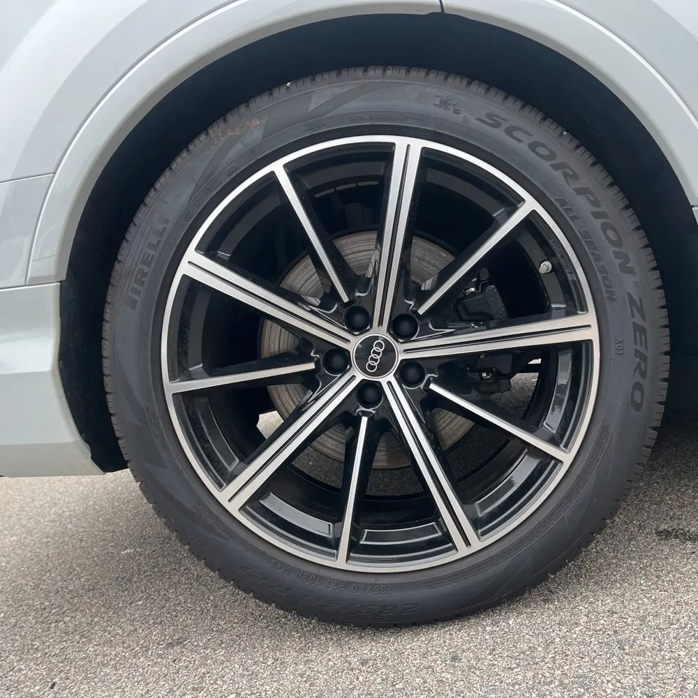 2023 Audi SQ7 Premium Plus