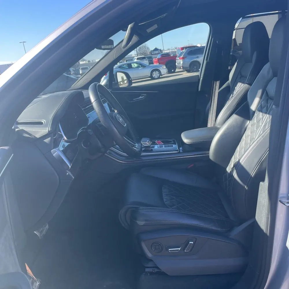 2022 Audi SQ7 Premium Plus