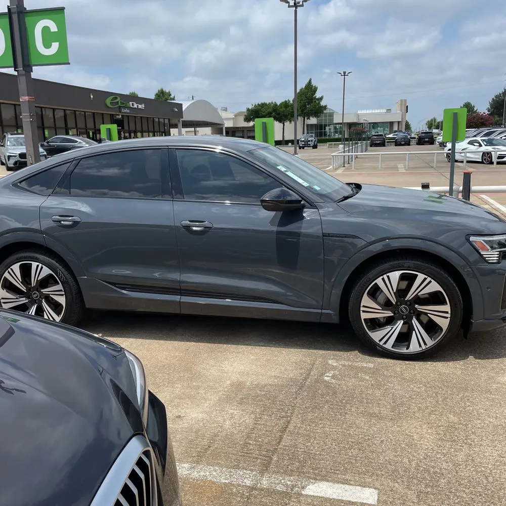2024 Audi Q8 e-tron S-Line Pres