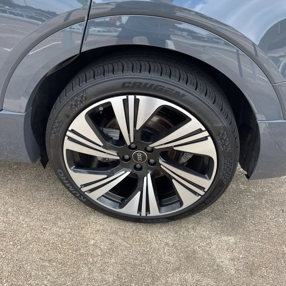 2024 Audi Q8 e-tron S-Line Pres