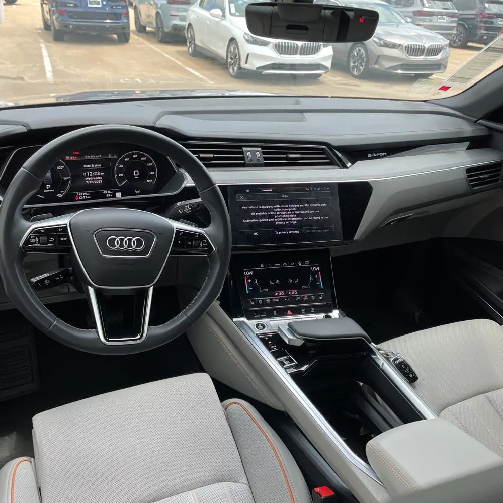 2024 Audi Q8 e-tron S-Line Pres