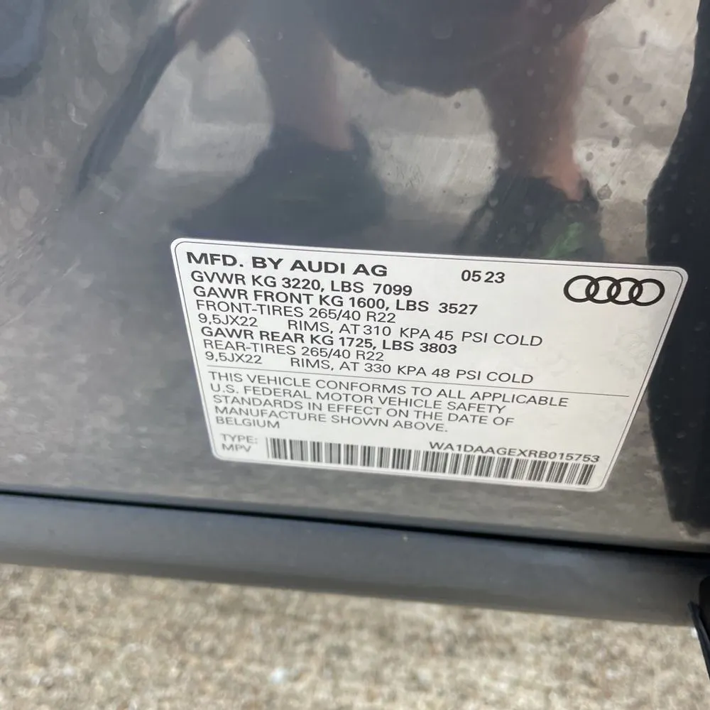 2024 Audi Q8 e-tron S-Line Pres