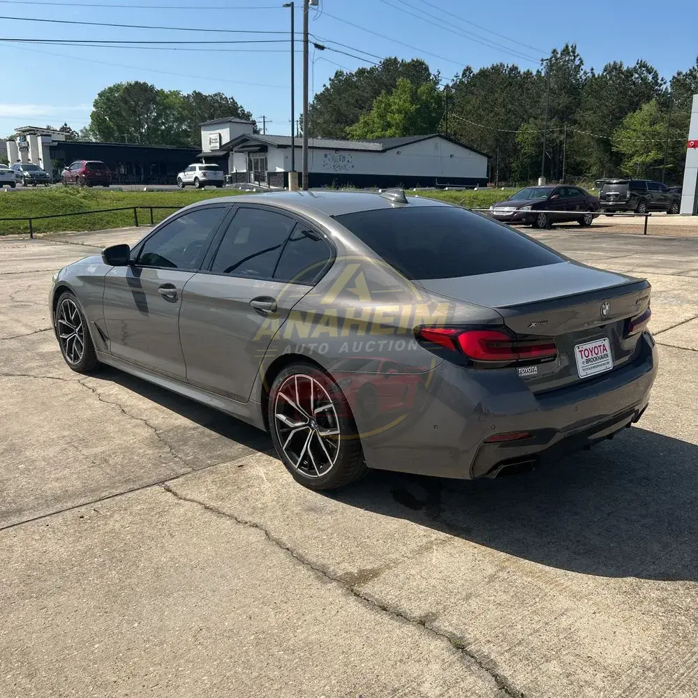 2022 BMW 5-Series M550xi