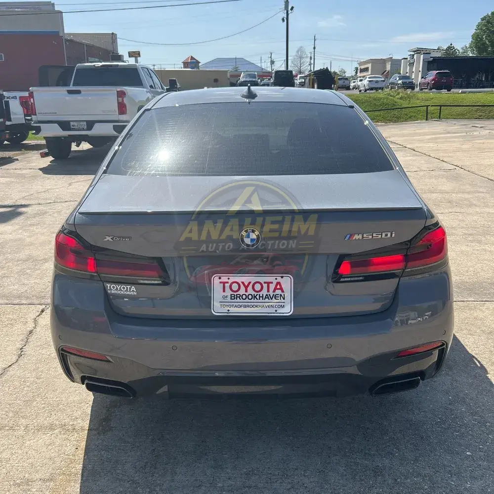 2022 BMW 5-Series M550xi