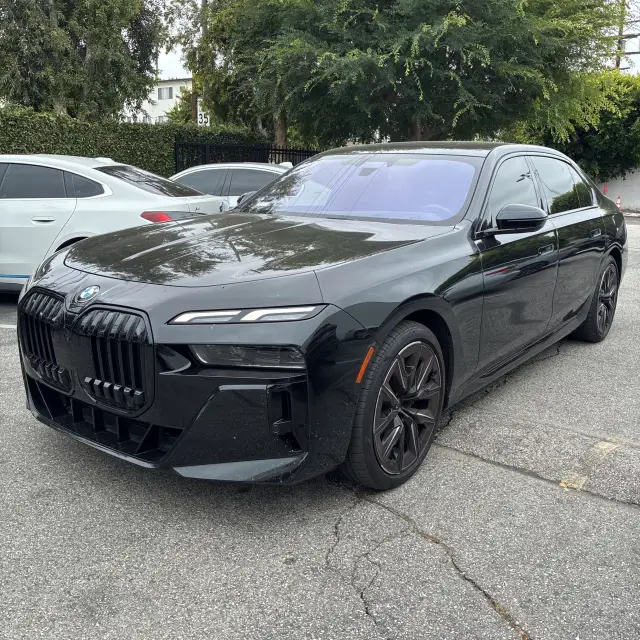 2023 BMW 7 Series 740i