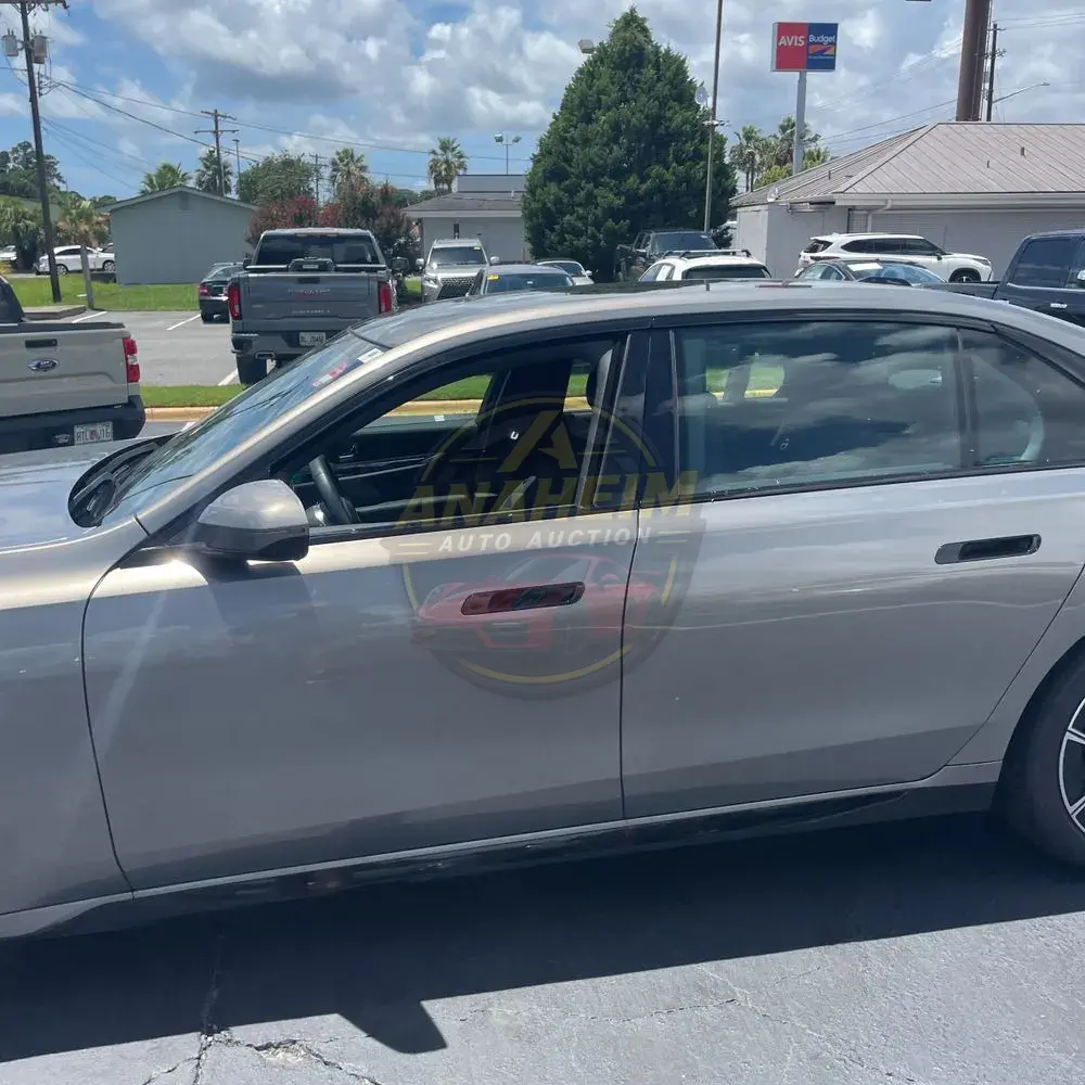 2023 BMW 7-Series 740i