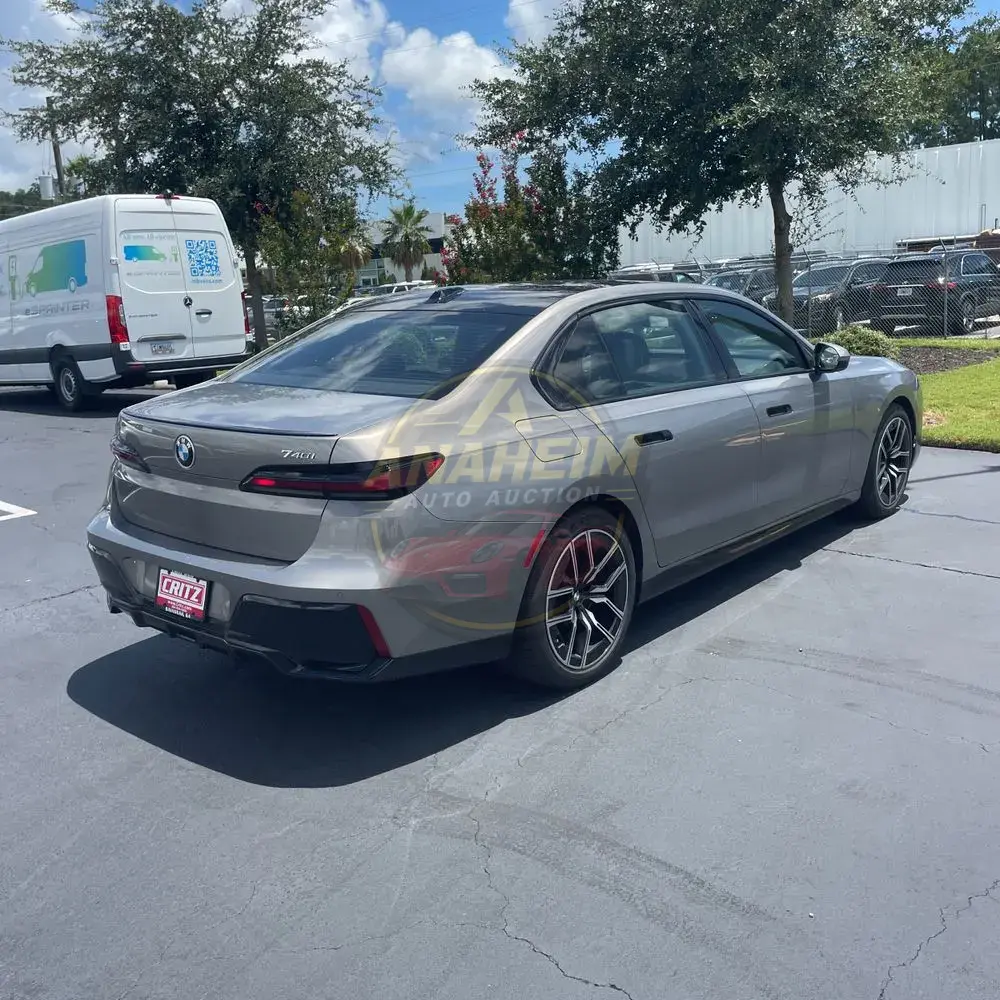 2023 BMW 7-Series 740i