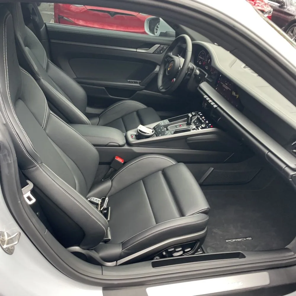 2025 Porsche 911 Carrera