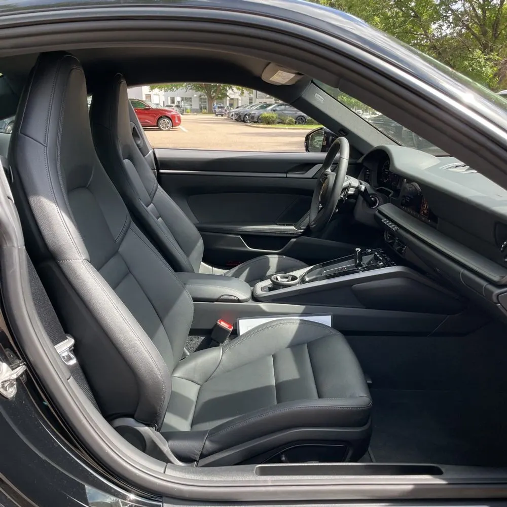 2025 Porsche 911 Carrera
