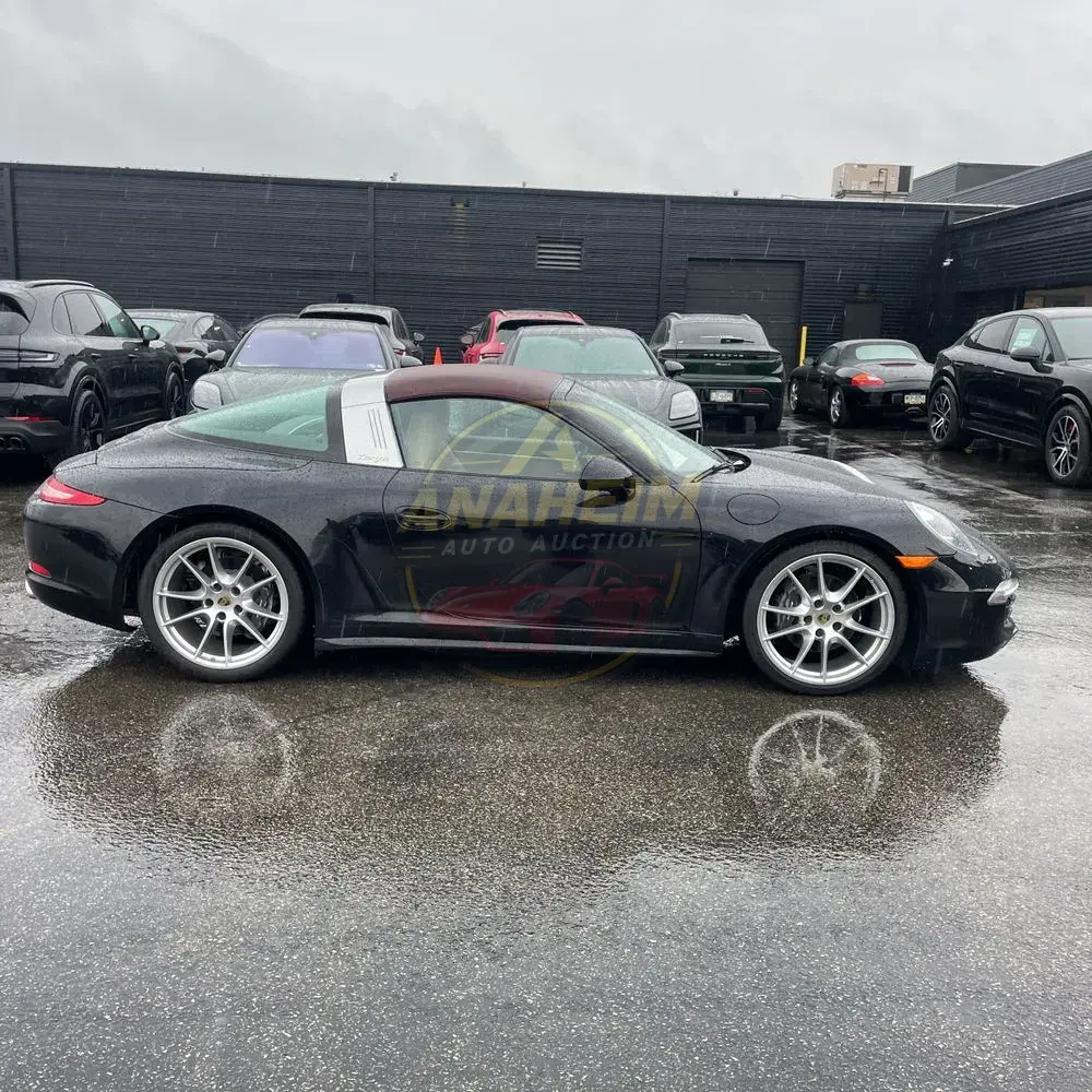 2015 Porsche 911 Carrera 4 Base