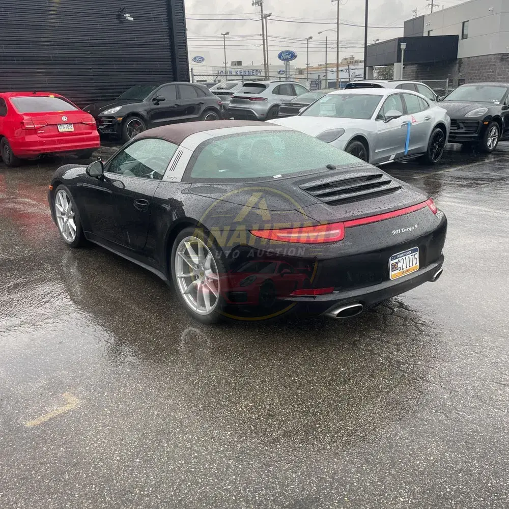 2015 Porsche 911 Carrera 4 Base