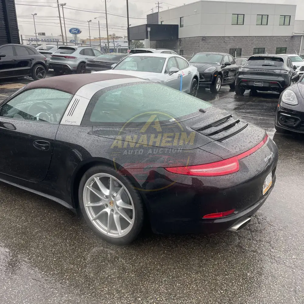 2015 Porsche 911 Carrera 4 Base