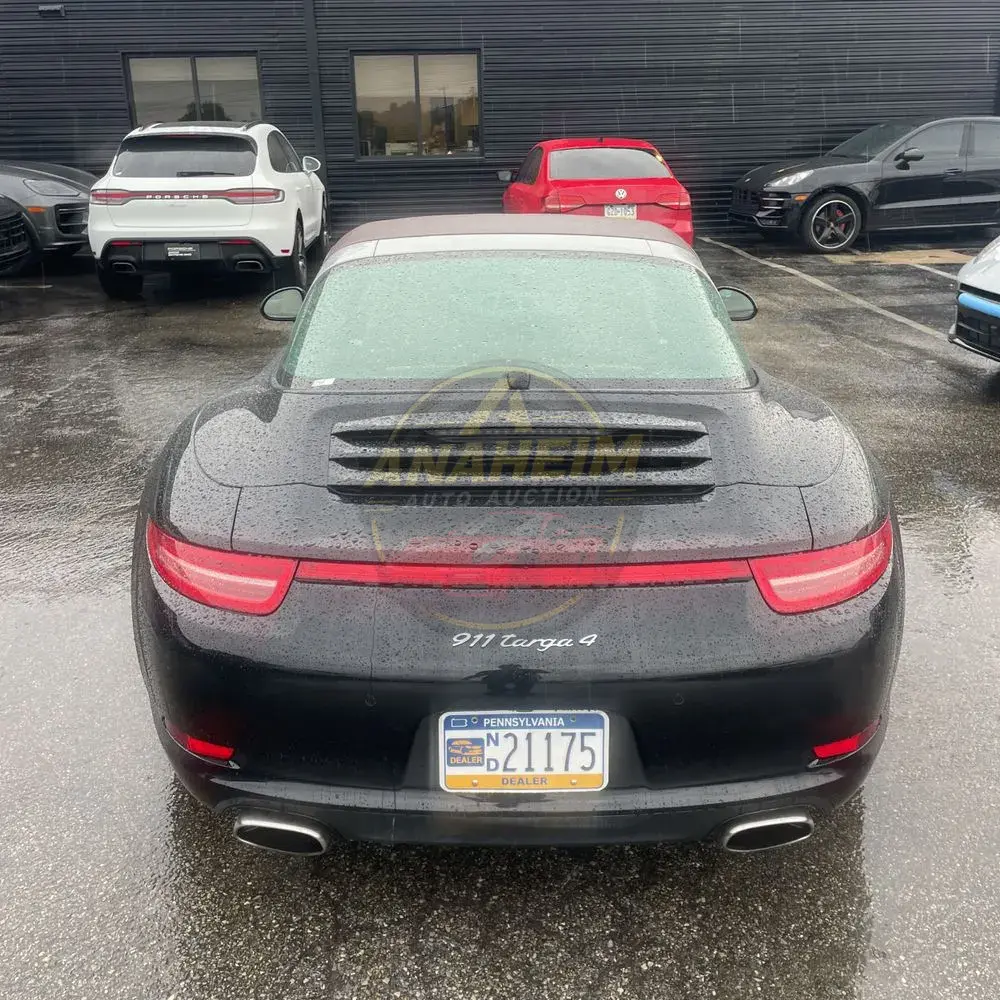 2015 Porsche 911 Carrera 4 Base