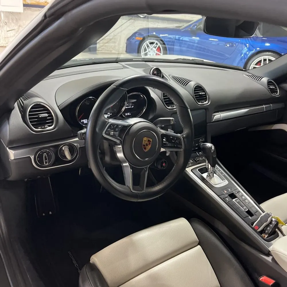 2022 Porsche 718 Boxster S
