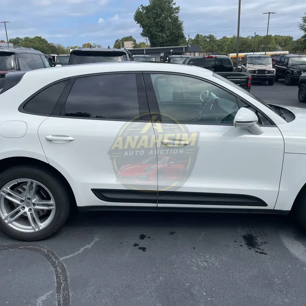 2022 Porsche Macan Base