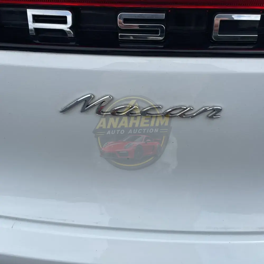 2022 Porsche Macan Base