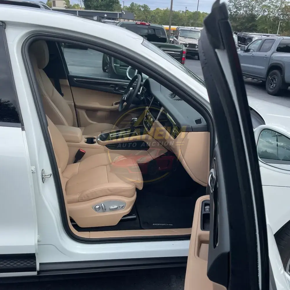 2022 Porsche Macan Base