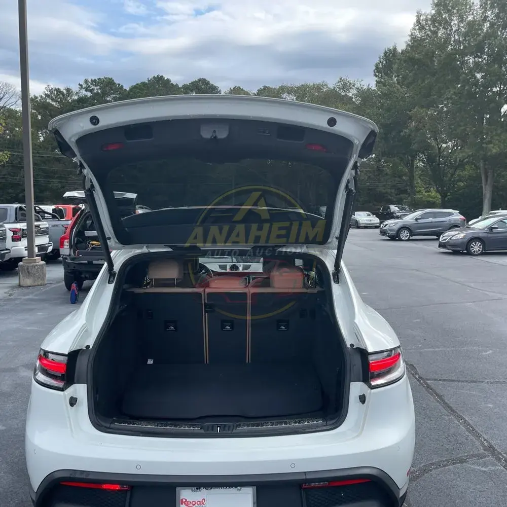 2022 Porsche Macan Base
