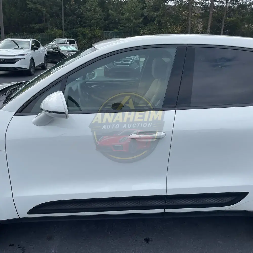 2022 Porsche Macan Base