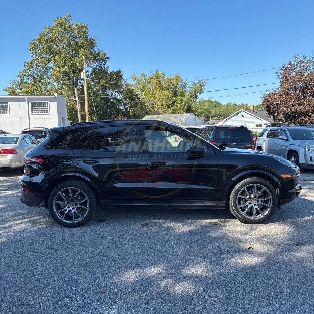 2023 Porsche Cayenne Platinum Edition