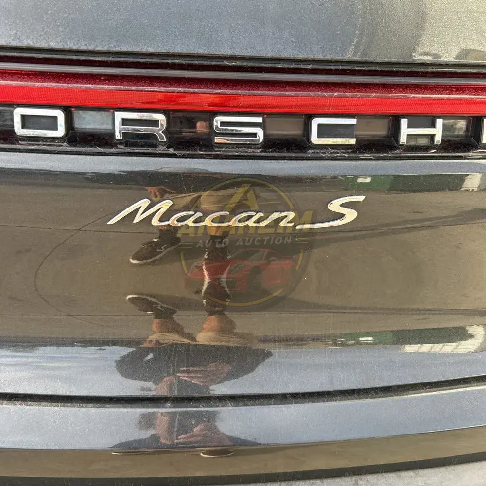 2022 Porsche Macan S