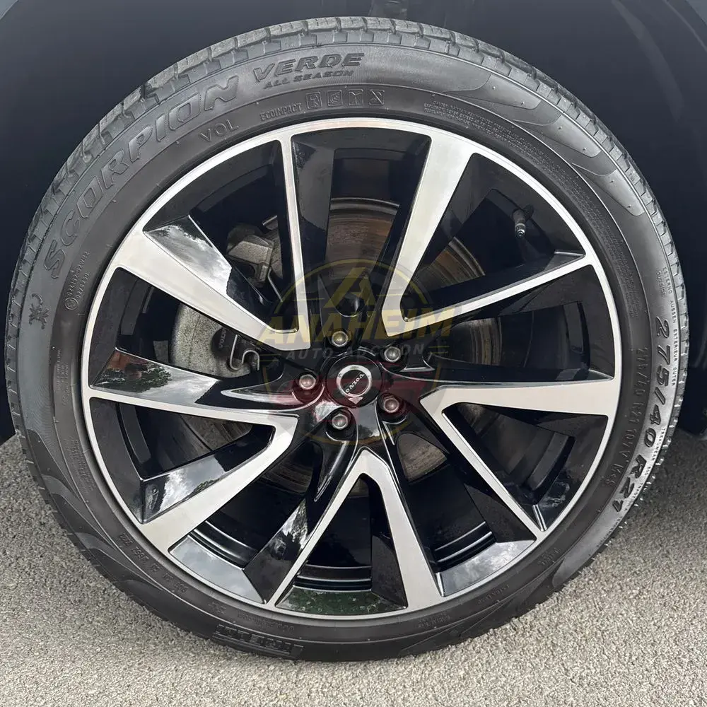 2023 Volvo XC90 T8 - Plus