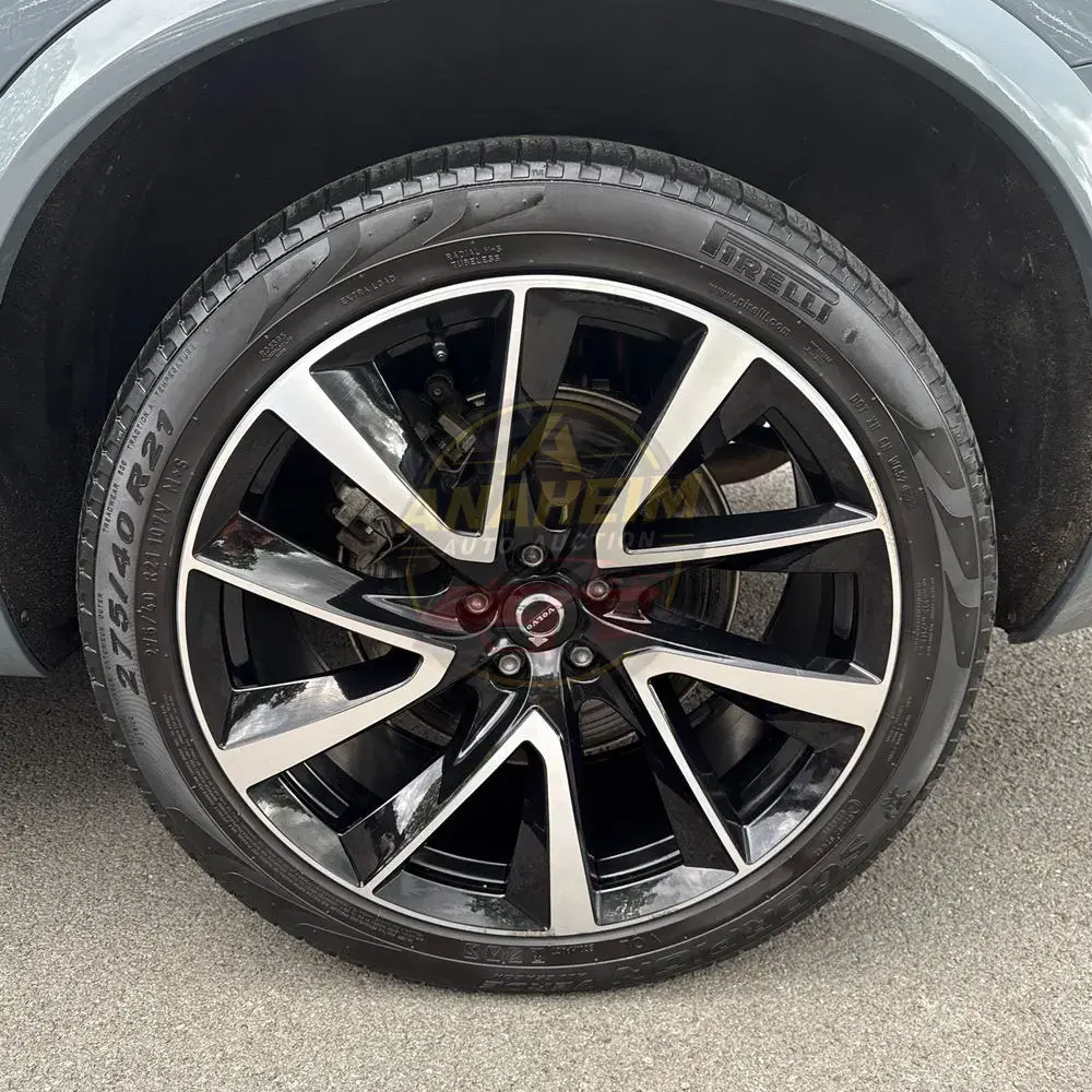2023 Volvo XC90 T8 - Plus