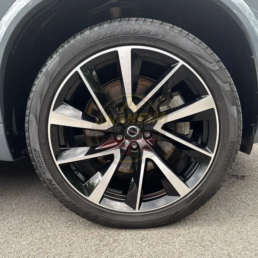 2023 Volvo XC90 T8 - Plus