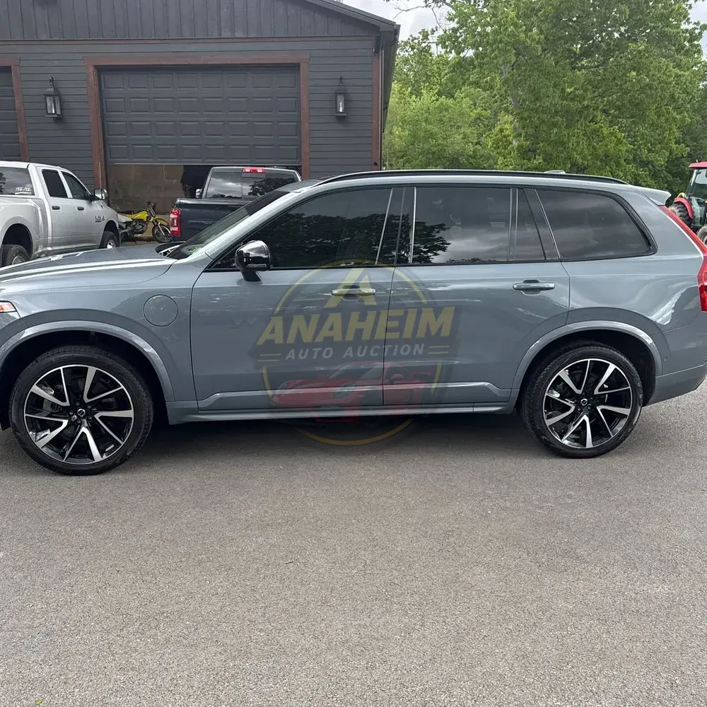 2023 Volvo XC90 T8 - Plus
