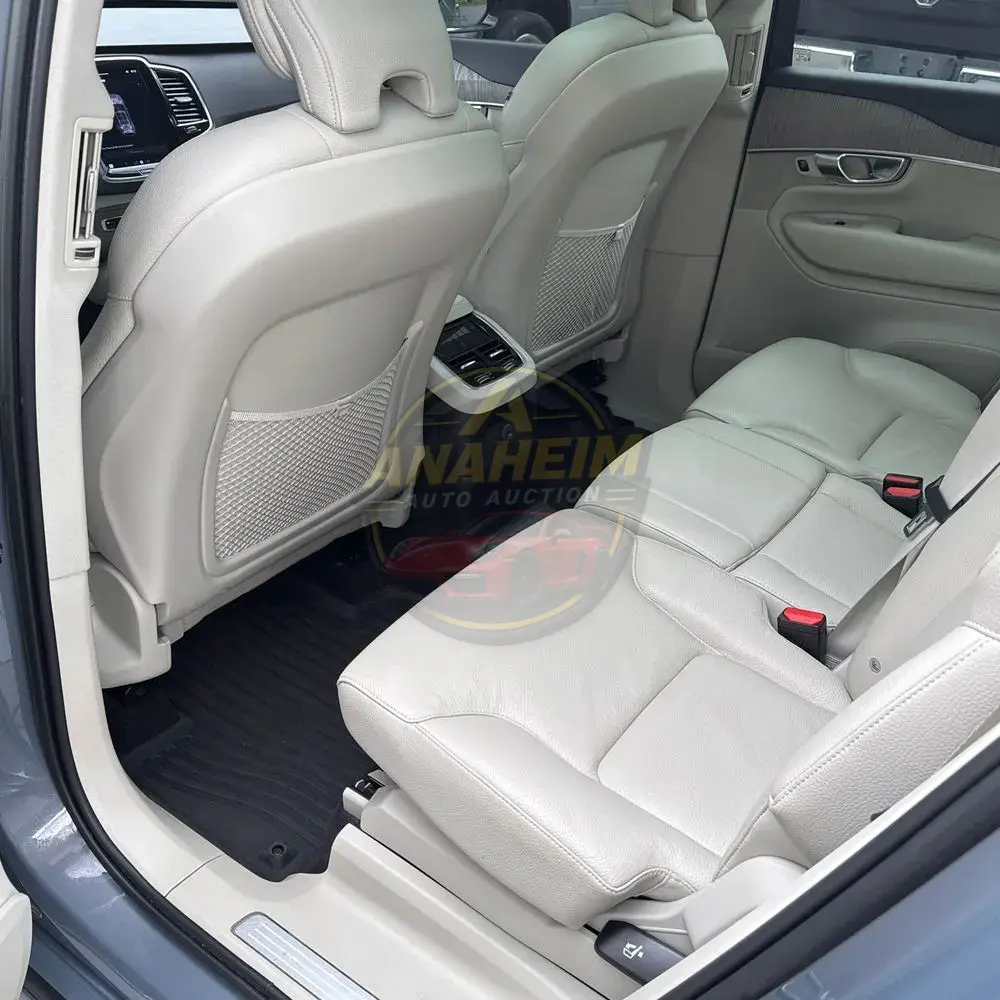 2023 Volvo XC90 T8 - Plus