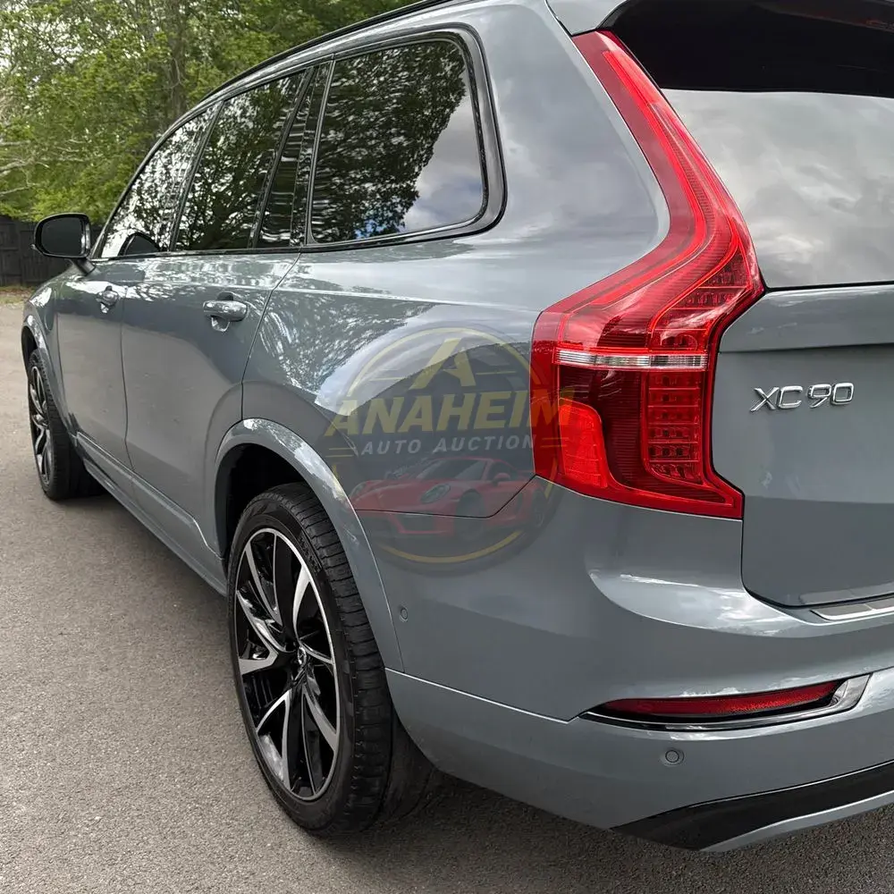 2023 Volvo XC90 T8 - Plus